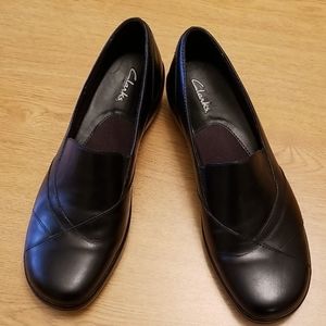 CLARK'S Black Leather Size 9 Slip On Loafer